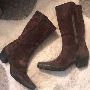 Like new distressed Prada boots❤️❤️